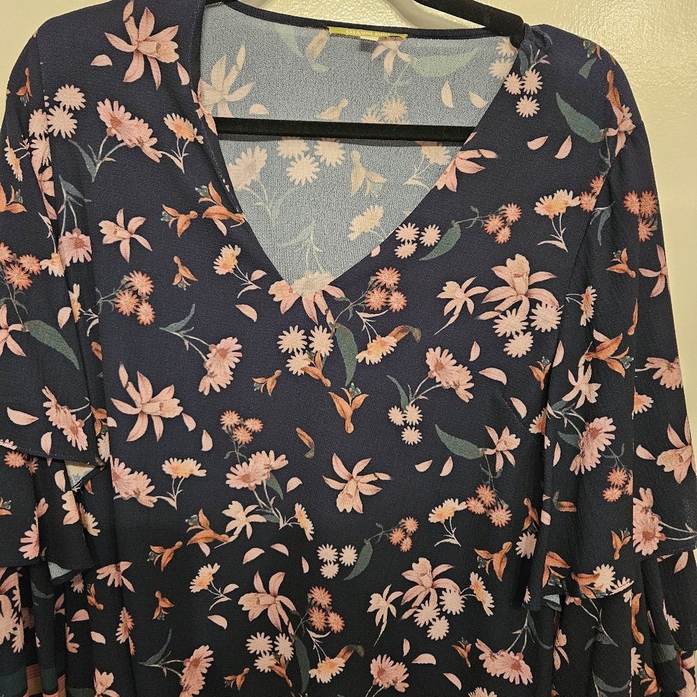 Floral V-Neck Bouse with Ruffle Sleeves